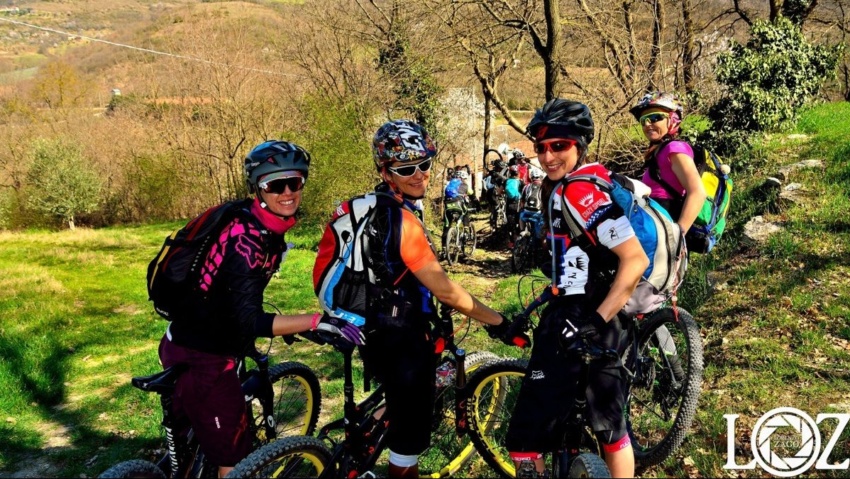 donne in bici sui colli euganei per la terza pedalata Ride Like a Girl Project