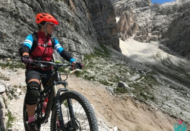 cortina in mountain bike panorama Valon de Tofana