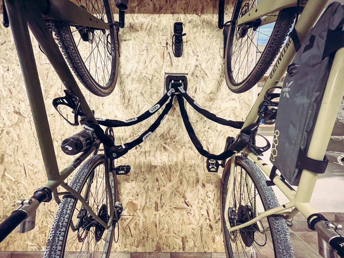 biciclette in garage con antifurto